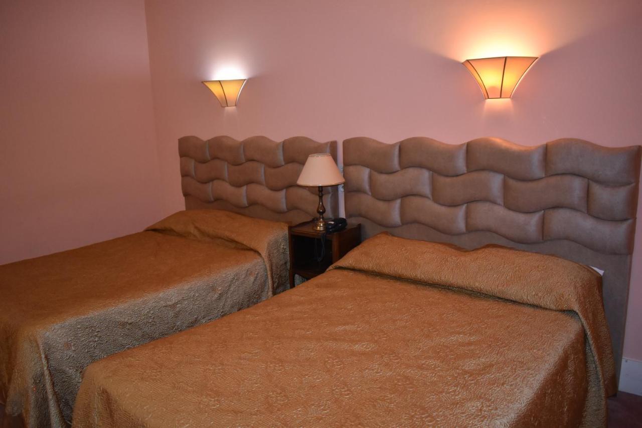 Hotel Le Sauvage Tournus Bagian luar foto