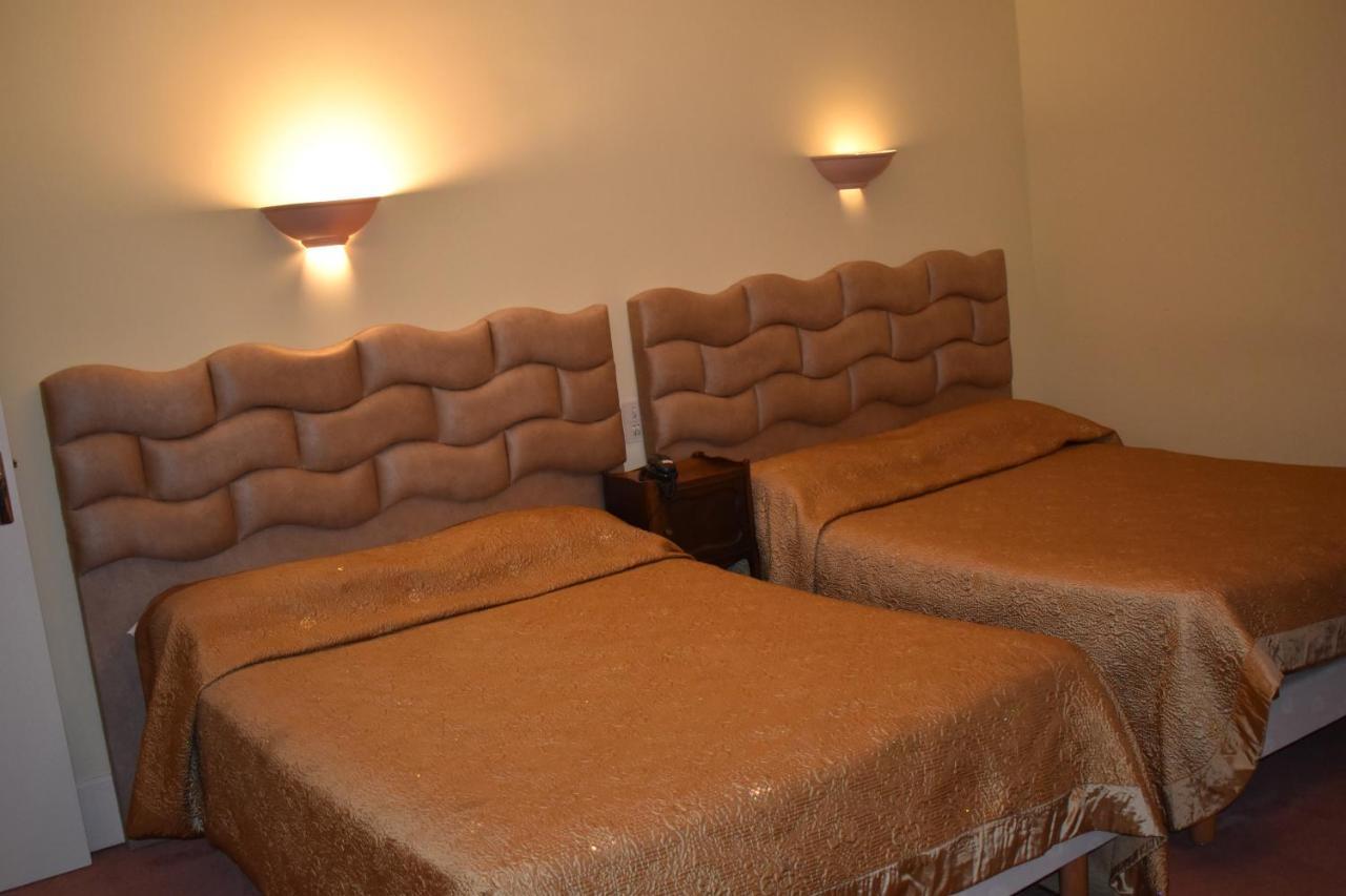 Hotel Le Sauvage Tournus Bagian luar foto