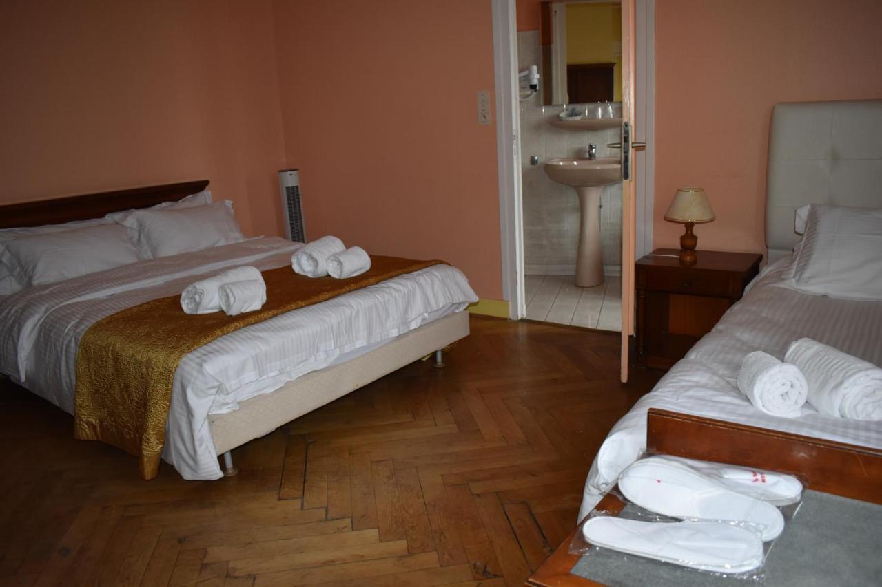 Hotel Le Sauvage Tournus Bagian luar foto
