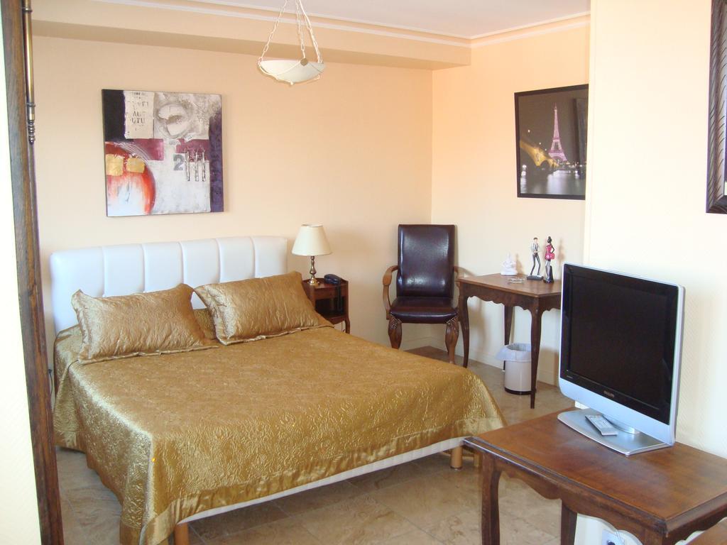Hotel Le Sauvage Tournus Bagian luar foto