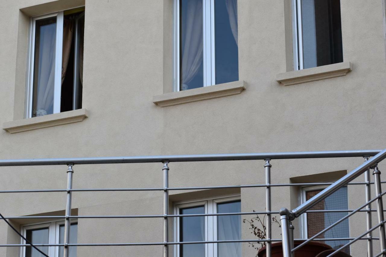 Hotel Le Sauvage Tournus Bagian luar foto